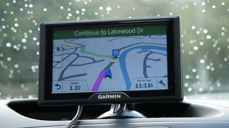 Garmin Drive 50 USA LM GPS Navigator System Lifetime Maps, Spoken Turn Turn Directions, Direct Access, Driver Alerts Foursquare Data